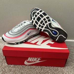 Women’s Air Max 97 Essential 'Flash
Crimson Silver'